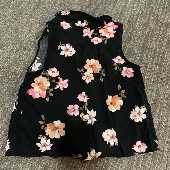 Dynamite Floral Tie Front Shirt Size Medium - Picture 4 of 4